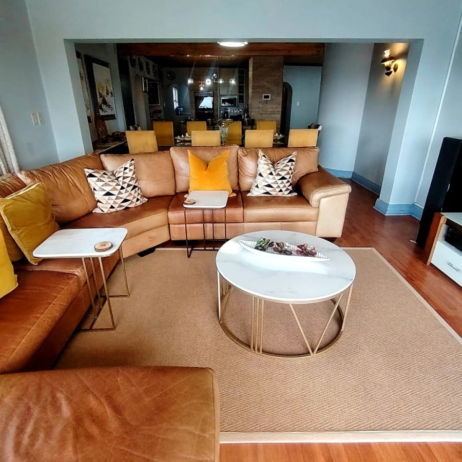 5 Bedroom Property for Sale in Beacon Bay Eastern Cape